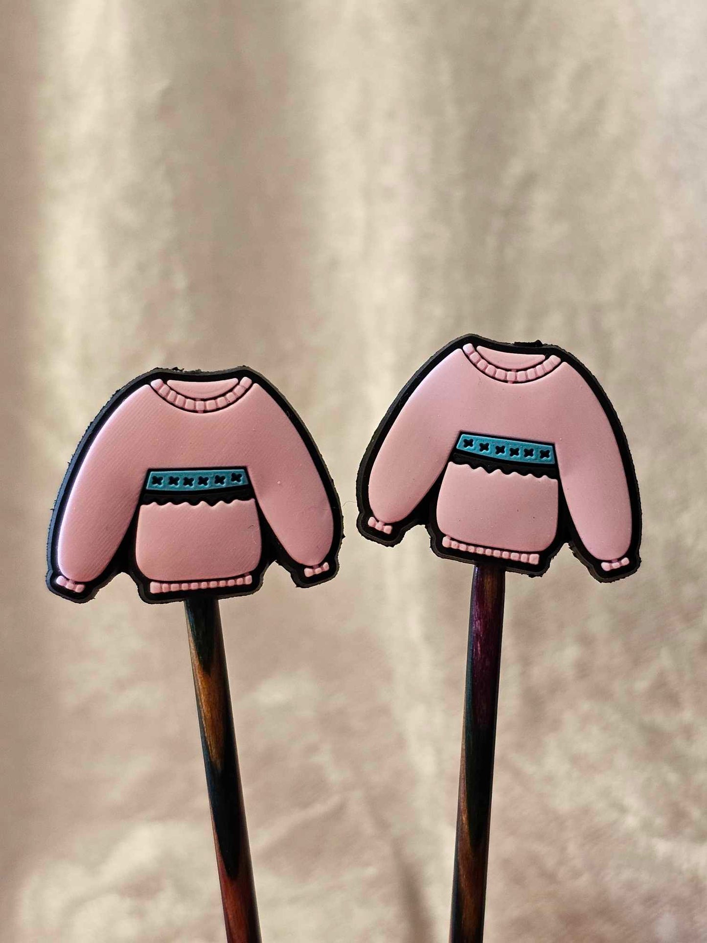 Rosa genser maskestopper