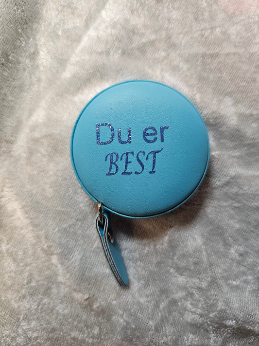 Du er Best målebånd, 150 cm langt. Finnes i flere farger